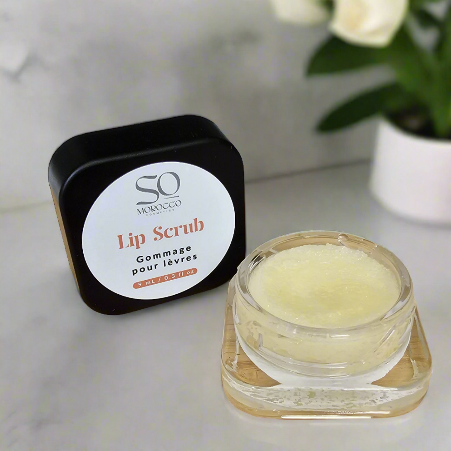 So Morocco Lip Scrub with Shea Butter, Almond Oil, and Linseed Oil.